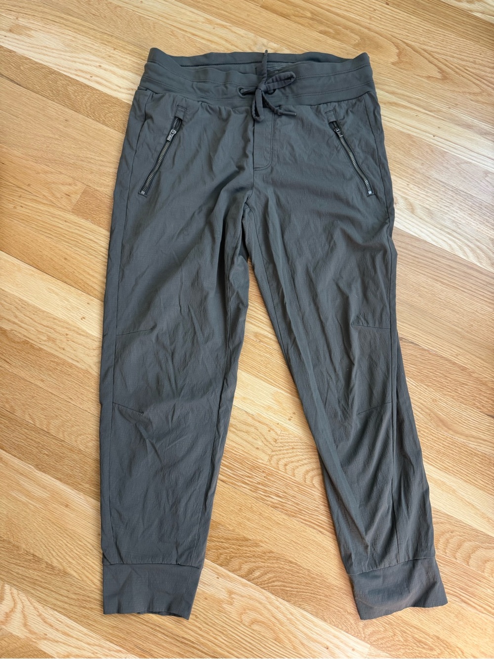 Athleta Women’s 6P Charcoal Drawstring Joggers